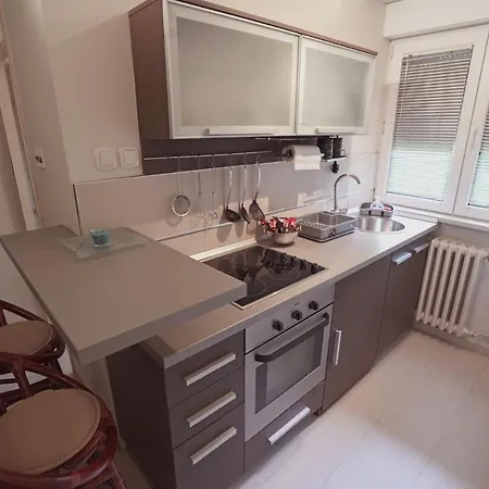 Apartment Ratan *