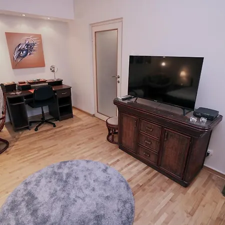 Ratan Apartment *